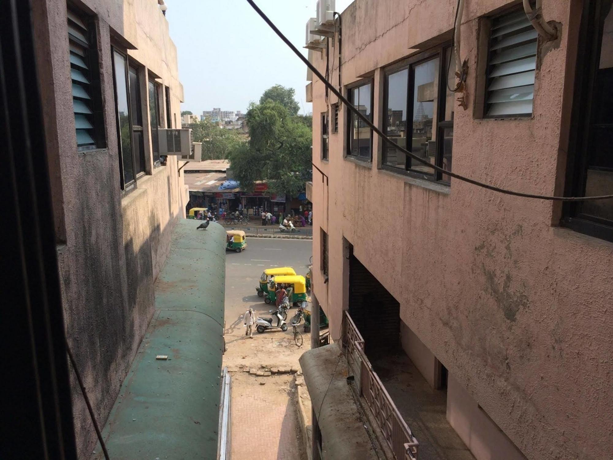 Hotel Kanchan Palace Ahmedabad Exterior photo
